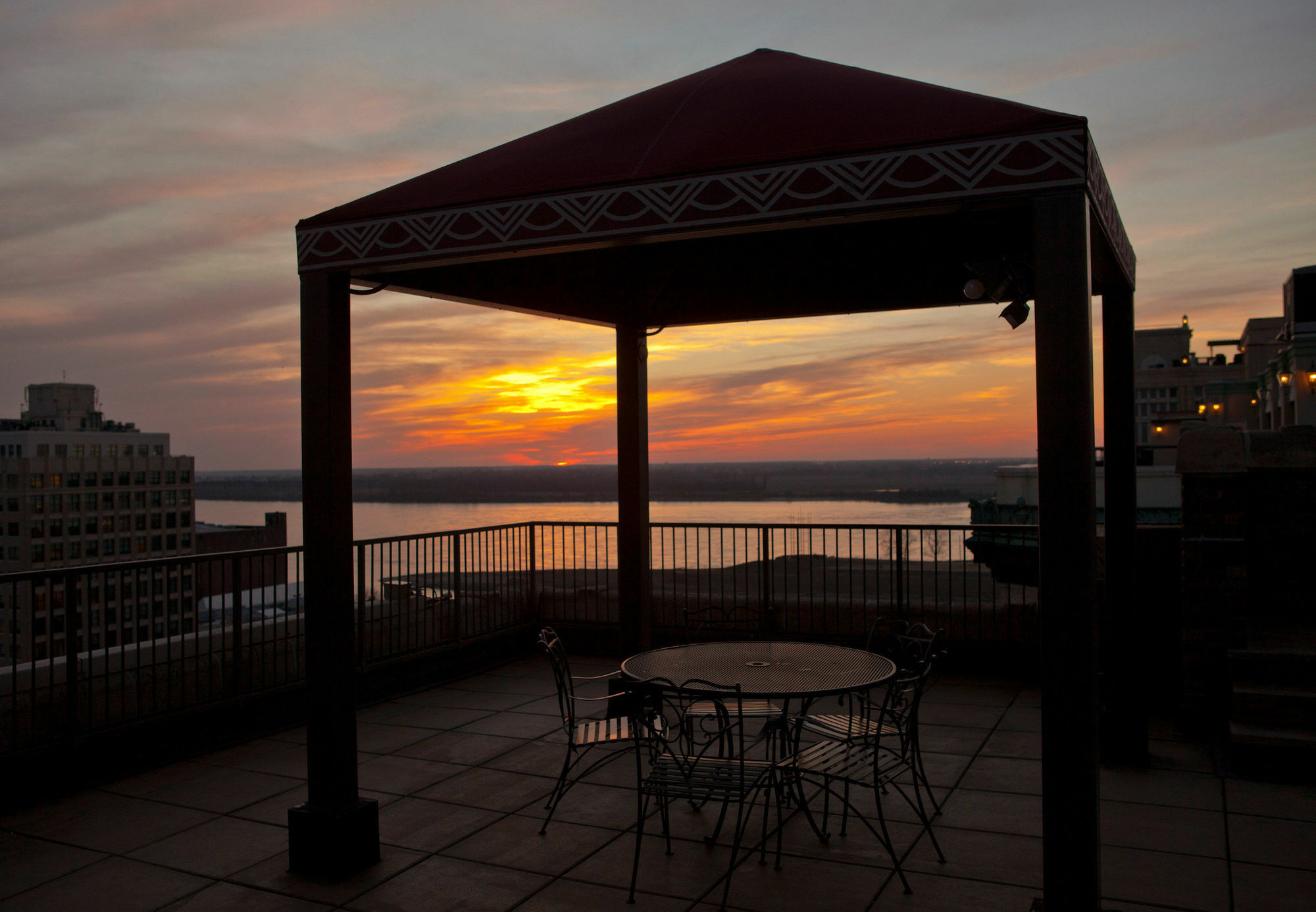 Residence Inn Memphis Downtown Restoran fotoğraf